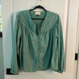 Women’s green Universal Thread peasant top Size M
